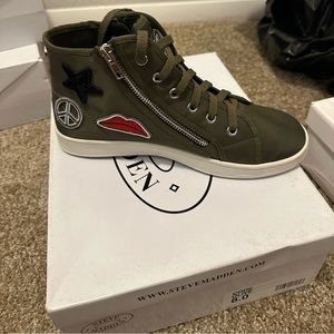 Steve Madden Code Olive Sneakers